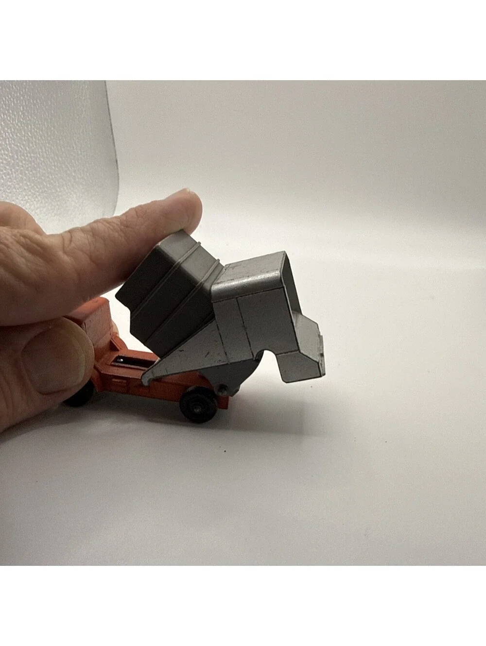 MATCHBOX LESNEY #7 REFUSE TRUCK